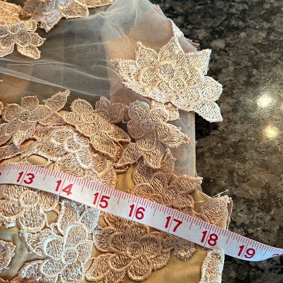 Lace dress - Picture 12 of 15